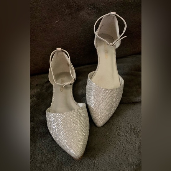 DREAM PAIRS SILVER FLATS WITH ANKLE STRAP - Picture 4 of 14
